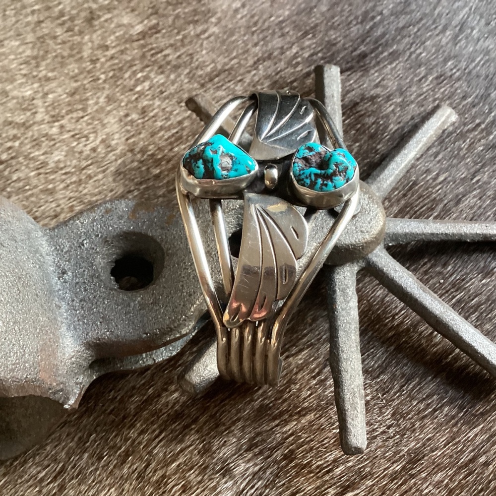 Traditional Unsigned Native American Sterling Silver Turquoise Two Stone Cuff 🦋 - Picture 9 of 10